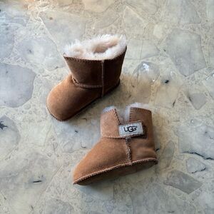 UGG Erin Baby Booties – Chestnut